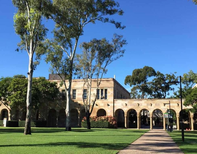 查尔斯达尔文大学